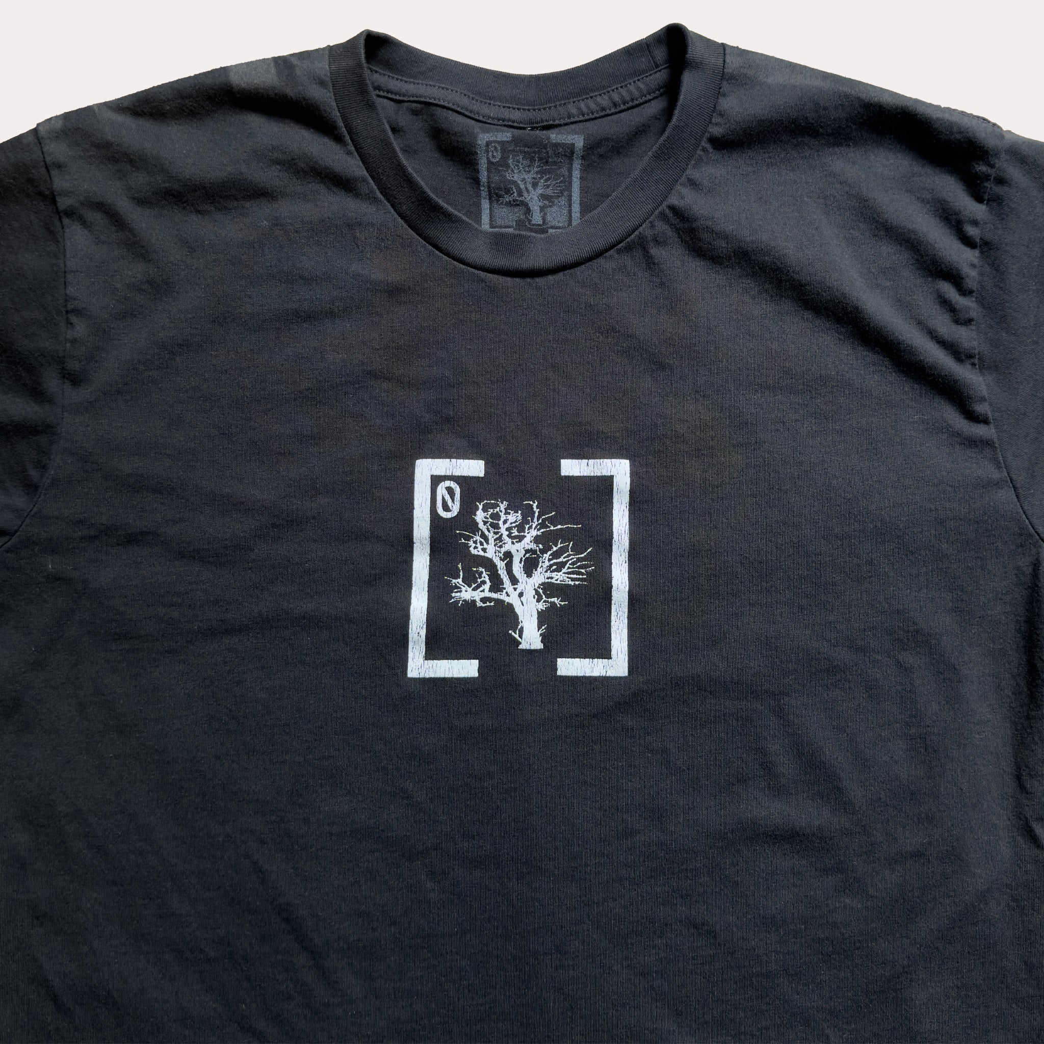 [black] Logo Tee